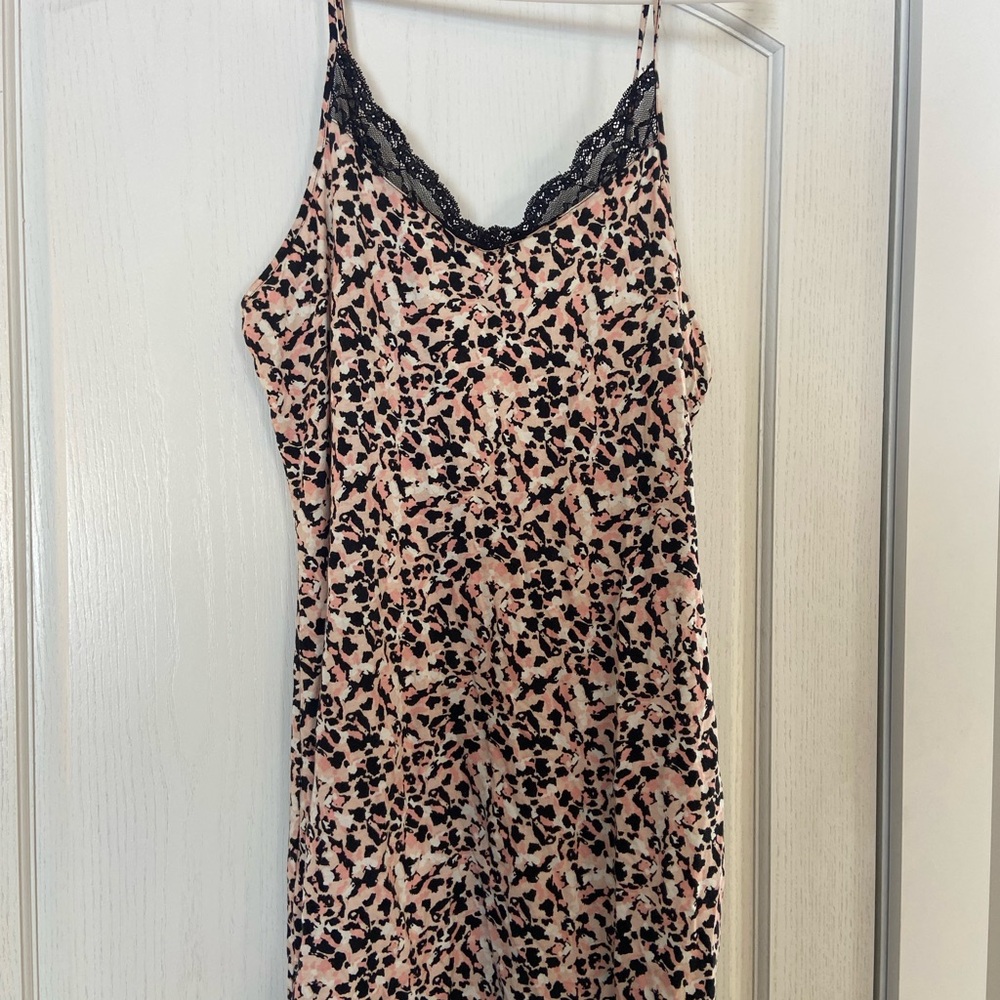 Elegant Lace Trim Leopard Chemise